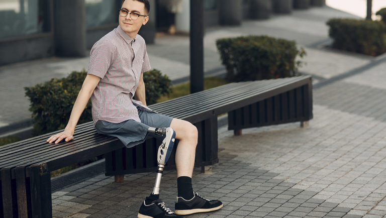 Протезування стегна